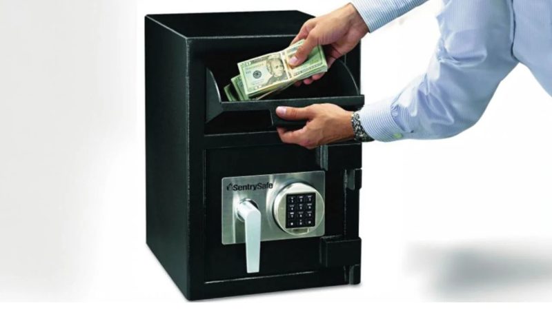 mo thay mat tien 3 Giấc mơ thấy mất tiền cất trong két